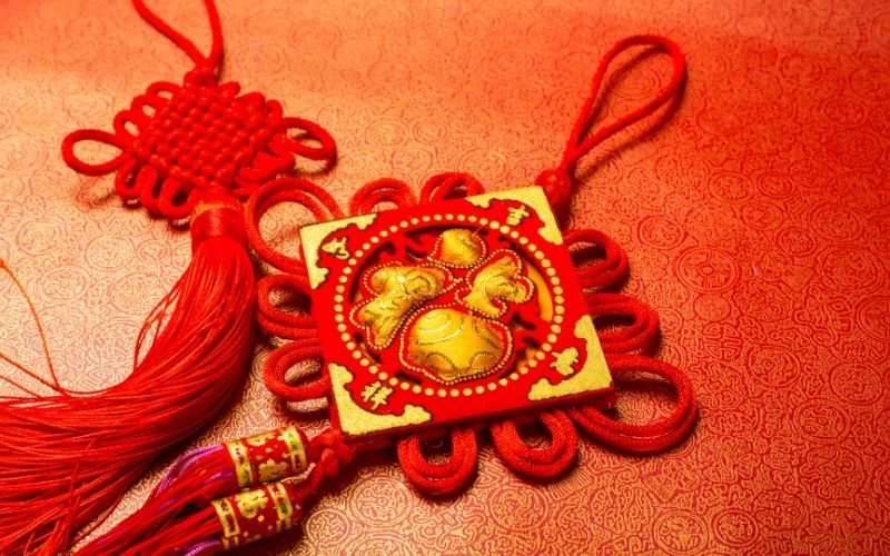 D'hojalata joyas - En el Feng Shui, la moneda china es un poderoso amuleto  que sirve para atraer riqueza y protección. Su poder deriva de las formas  que están consagradas dentro de
