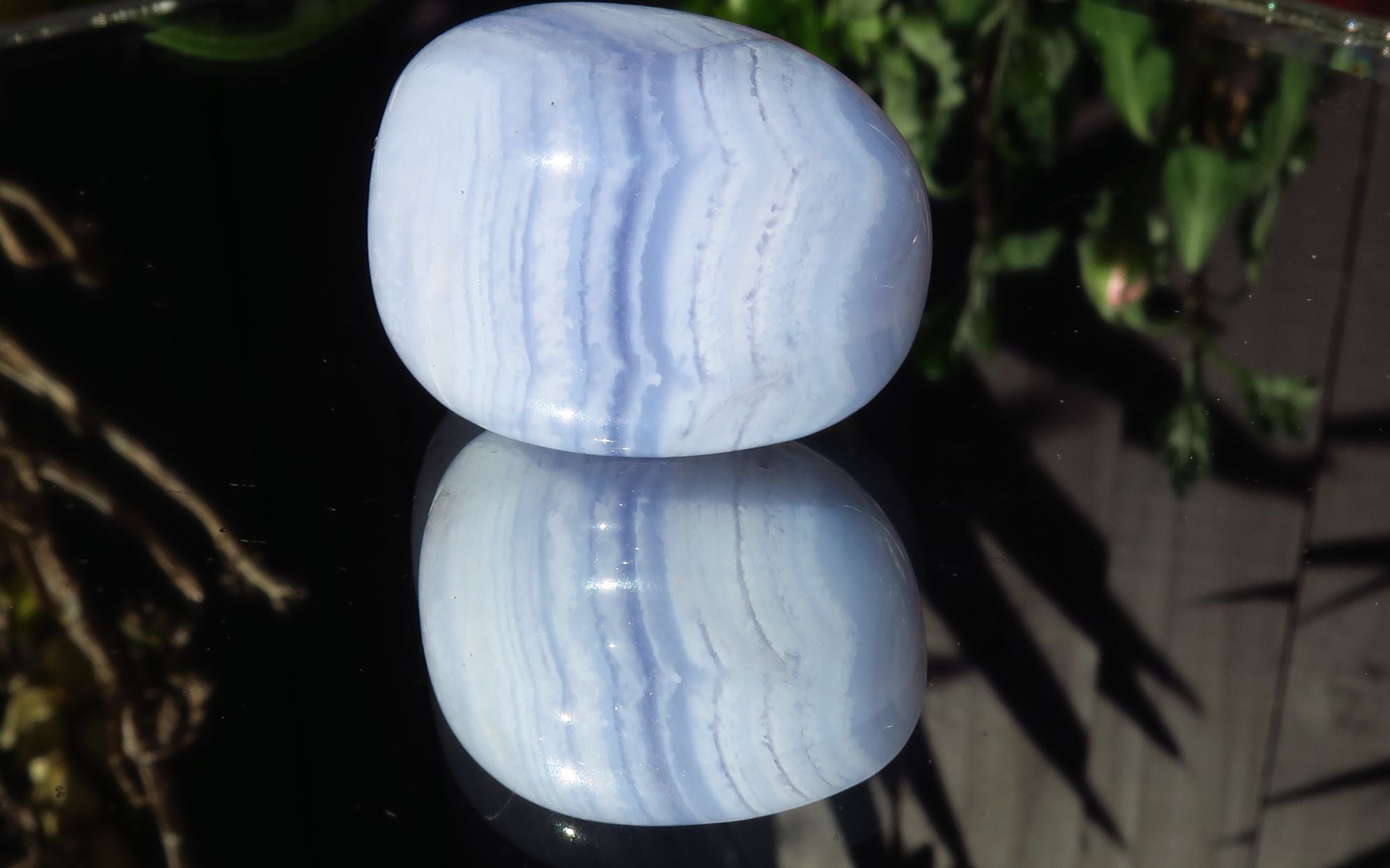 Blue agate meaning and properties - Crystals by Lina