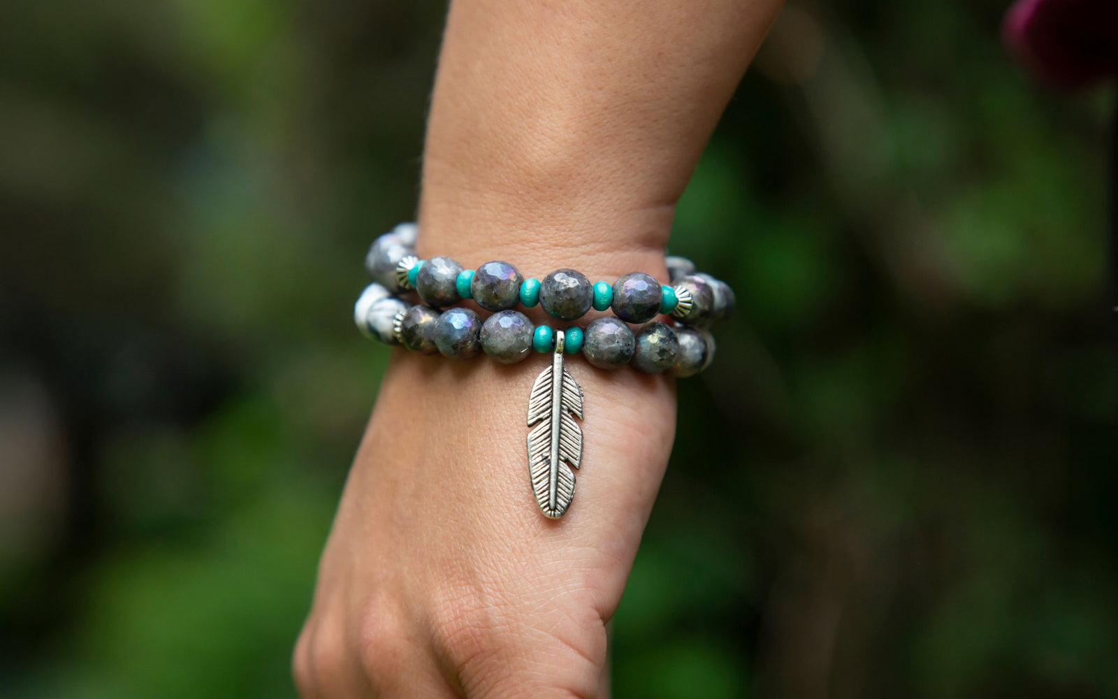 Which Hand To Wear a Crystal Bracelet - The Definitive Guide