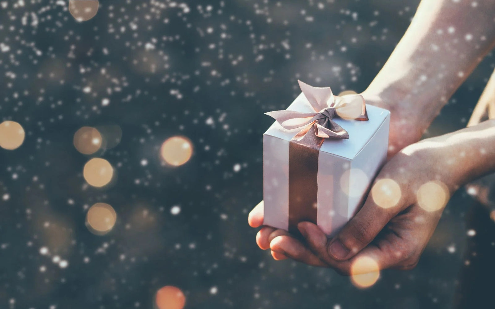 Gifts for Spiritual People: 20 Meaningful Spiritual Presents for Christmas