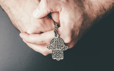 What is the Hamsa Hand: The Spiritual Meaning of This Jewelry
