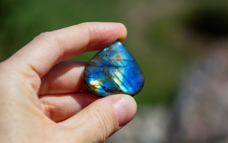 labradorite stone meaning, benefits, uses