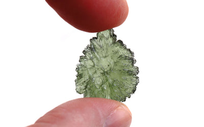 Cristallo di Moldavite: significato, benefici e proprietà curative