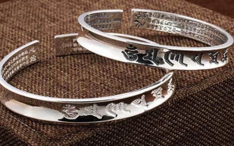 Los beneficios de usar la pulsera Om Mani Padme Hum