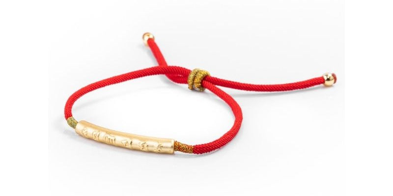 Red String Bracelet Meaning & Benefits