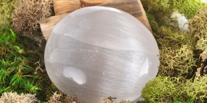 selenite crystal meaning properties benefits
