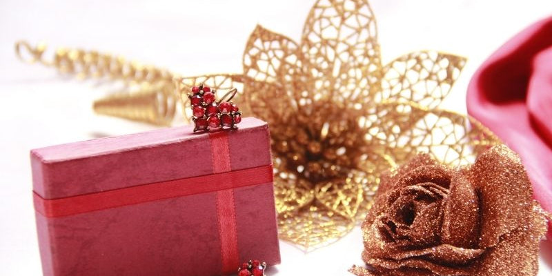Valentine’s Day Gift Guide For Her, Him, Yourself, and Everyone