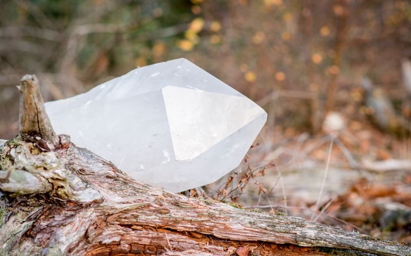 Shape Less White Crystal 10 Best White Crystals and Their Meanings – Buddha & Karma