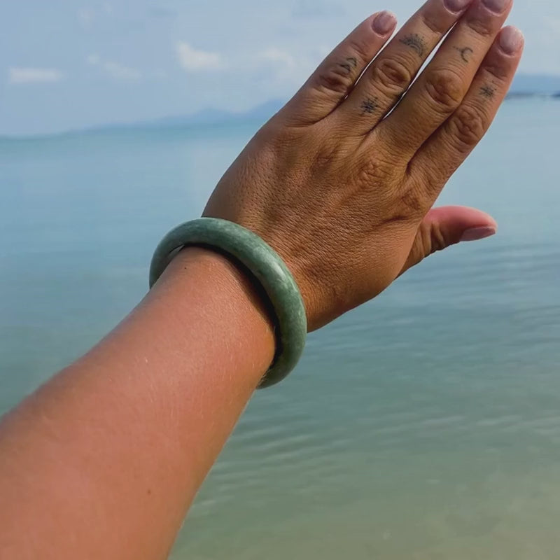 Pure Jade Bangle Bracelet - Healing & Protecting - Buddha & Karma